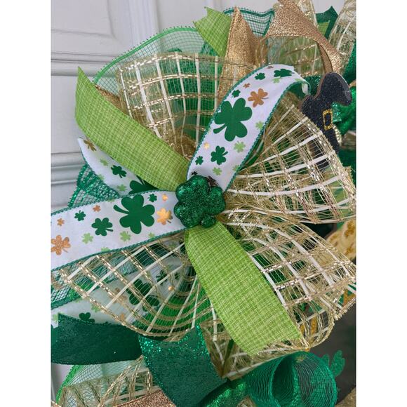 Saint Patricks Day Leprechaun in Pot of Gold Sign Ribbon Wreath Door Hanger - Picture 3 of 7